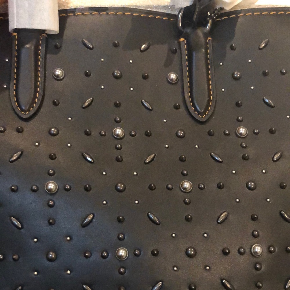 New Women's Black Dakotah Satchel - Picture 7 of 16